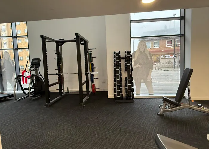 Cozy 1-Bed Escape Close To Arndale, Spinningfields, Old Trafford, Etihad & Mediacityuk, Sleeps 4, Netflix, Gym, Nespresso, Balcony, Perfect For Work, Leisure Long & Short Stays!